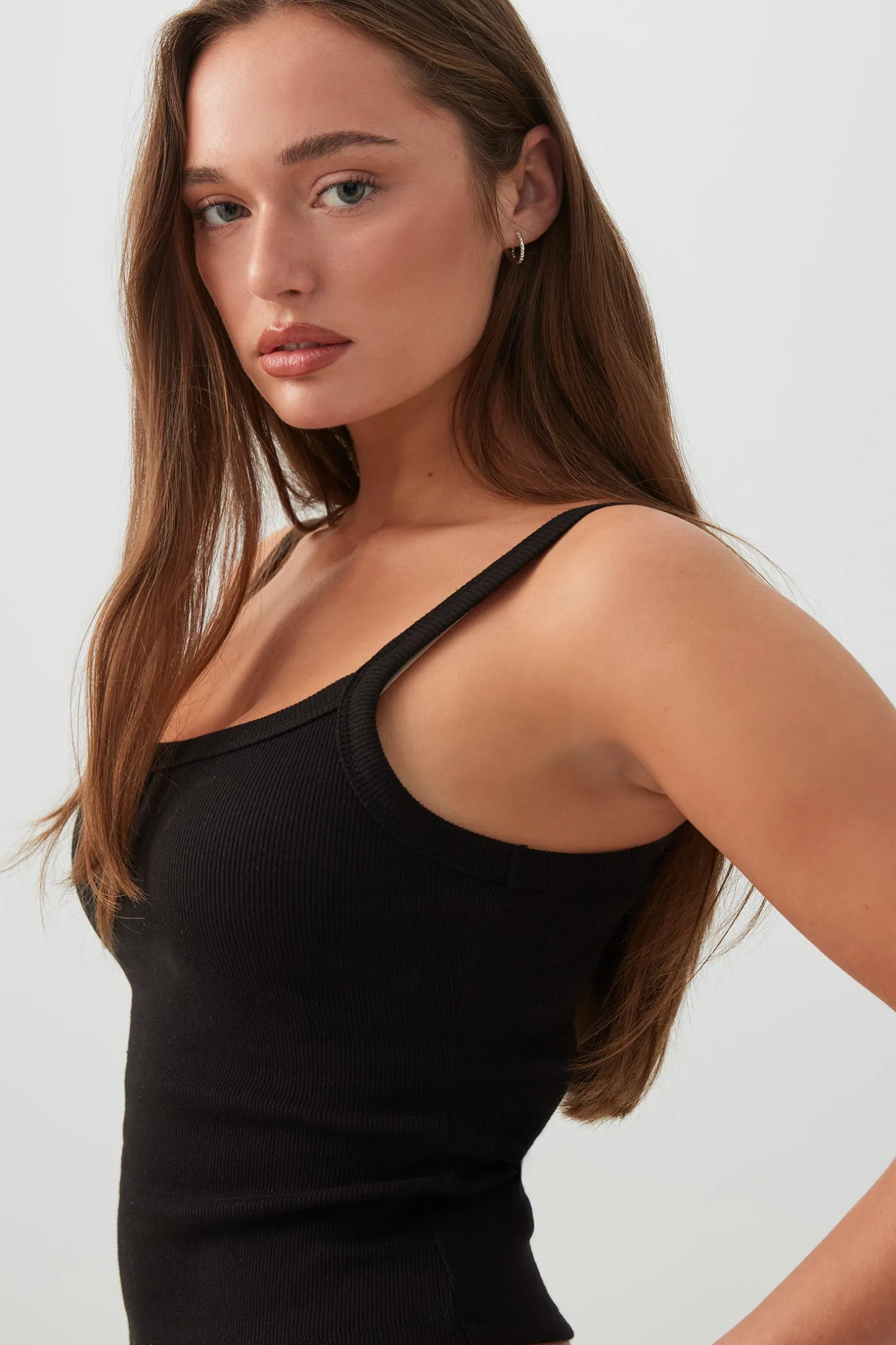 Basic Scoop Neck Short Tank