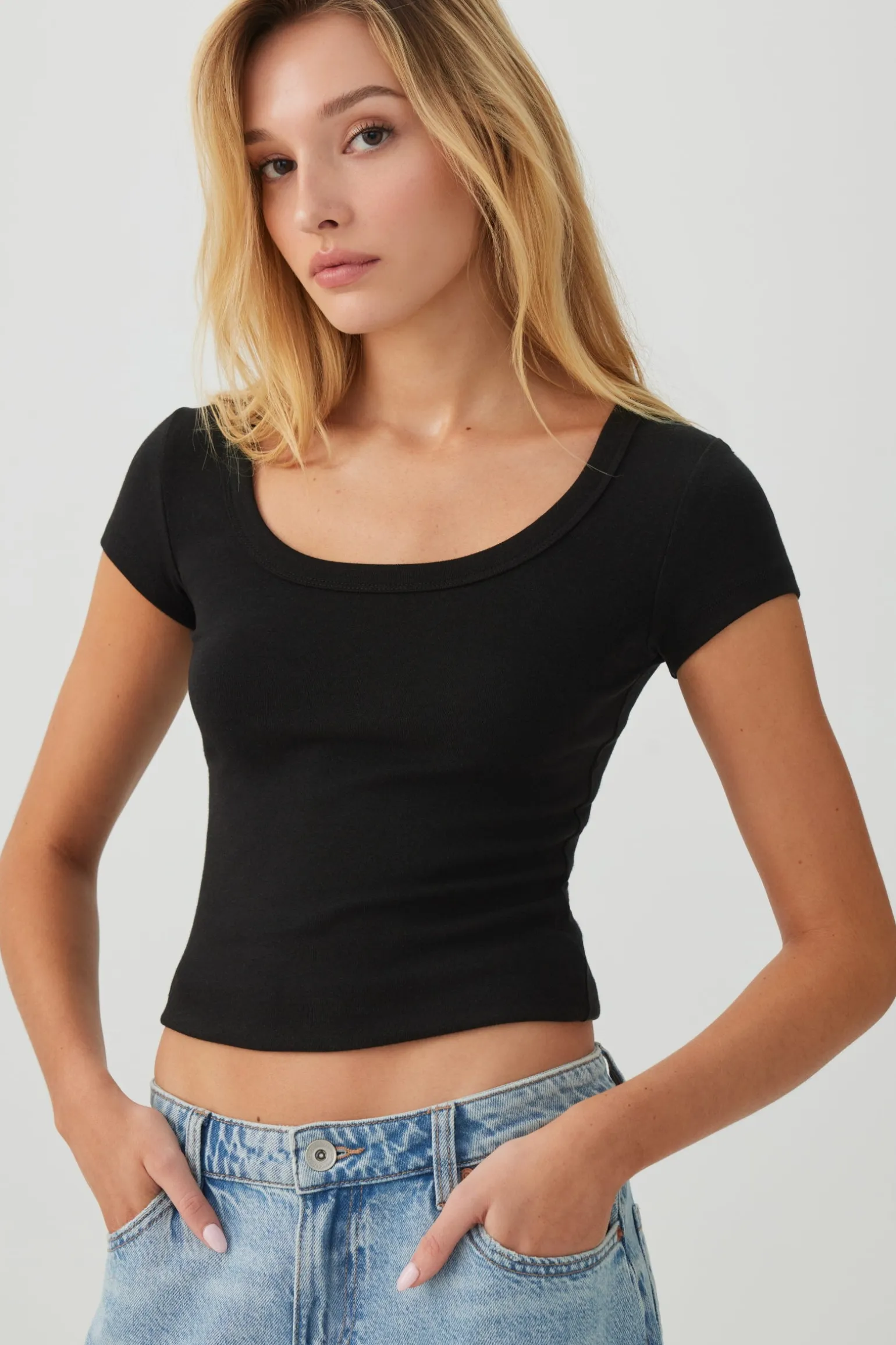 Fine Rib Scoop Neck Crop T-Shirt