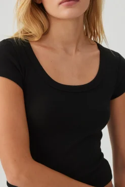 Fine Rib Scoop Neck Crop T-Shirt