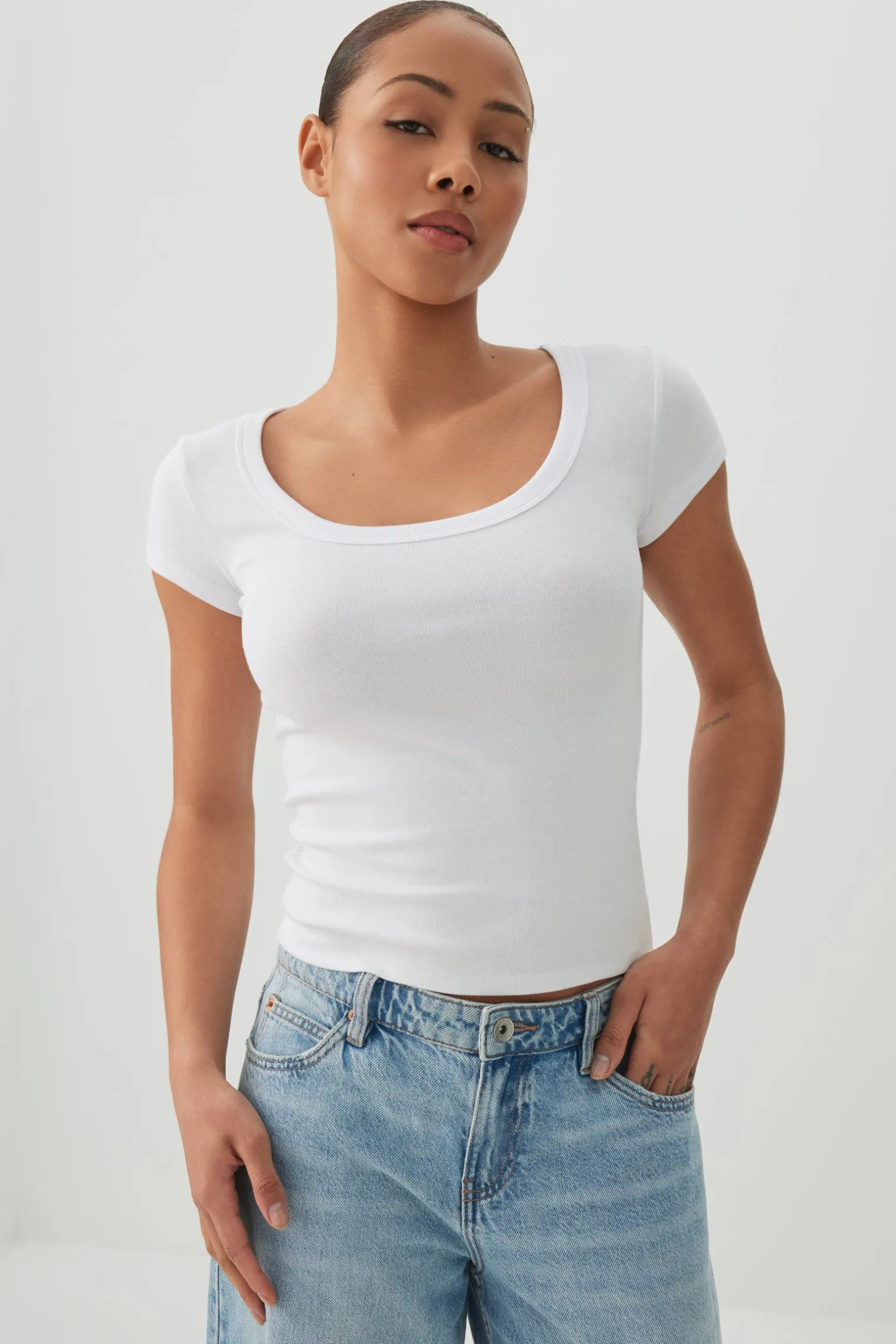 Fine Rib Scoop Neck Crop T-Shirt