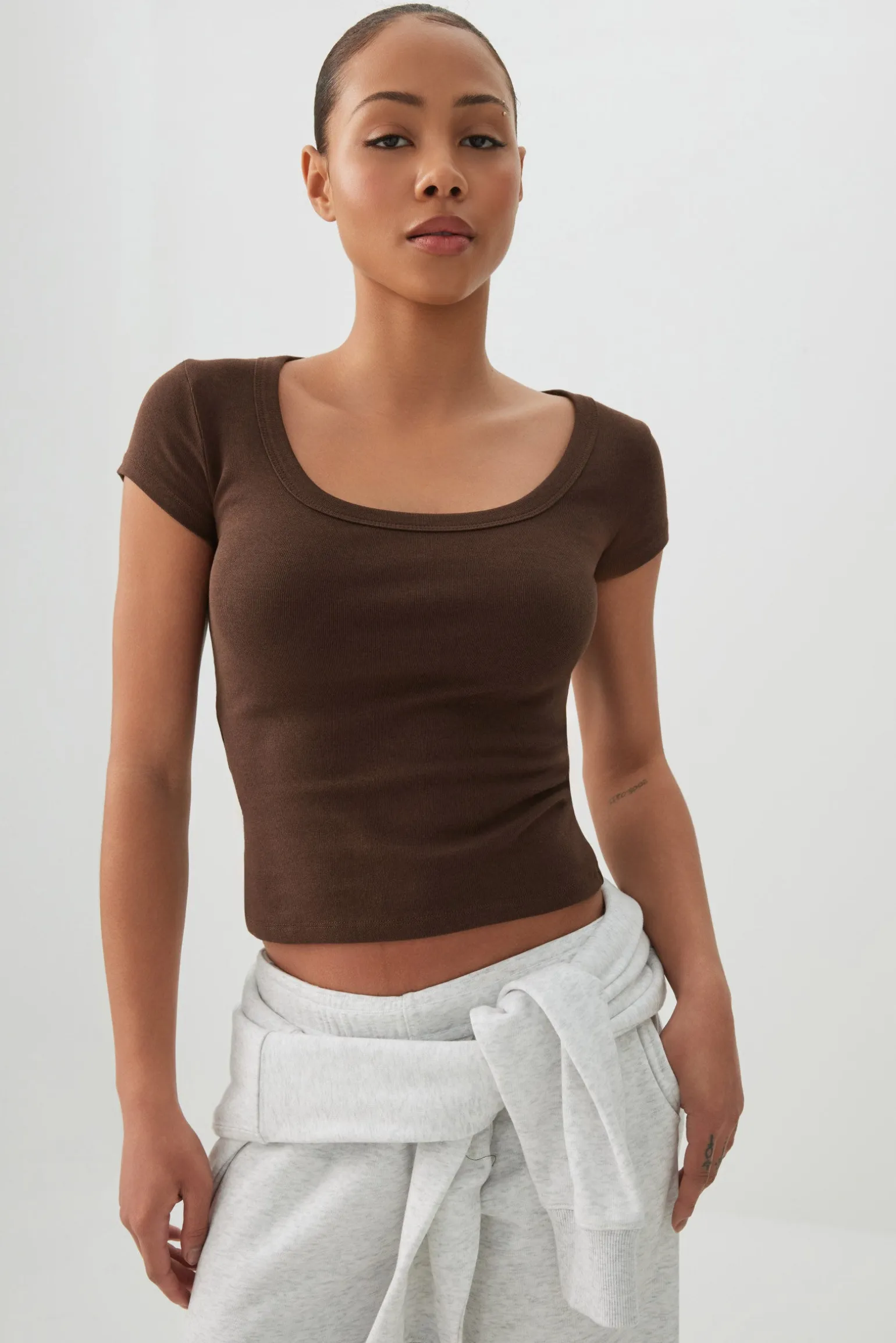 Fine Rib Scoop Neck Crop T-Shirt