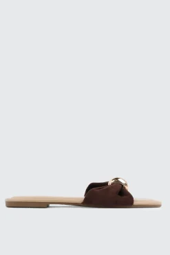 Flat Sandals with Gold Ornament
