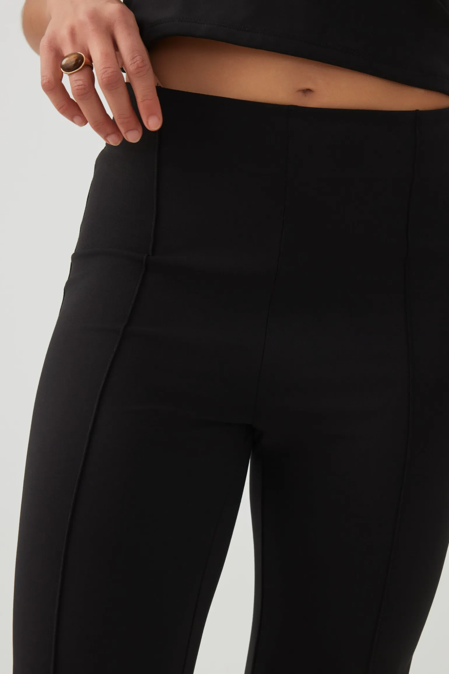 Knit Flare Leggings with Pintuck