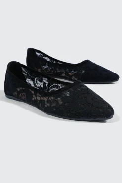 Lace Pointed Toe Flats