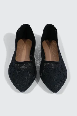 Lace Pointed Toe Flats