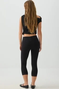 Lace Trim 3/4 Leggings