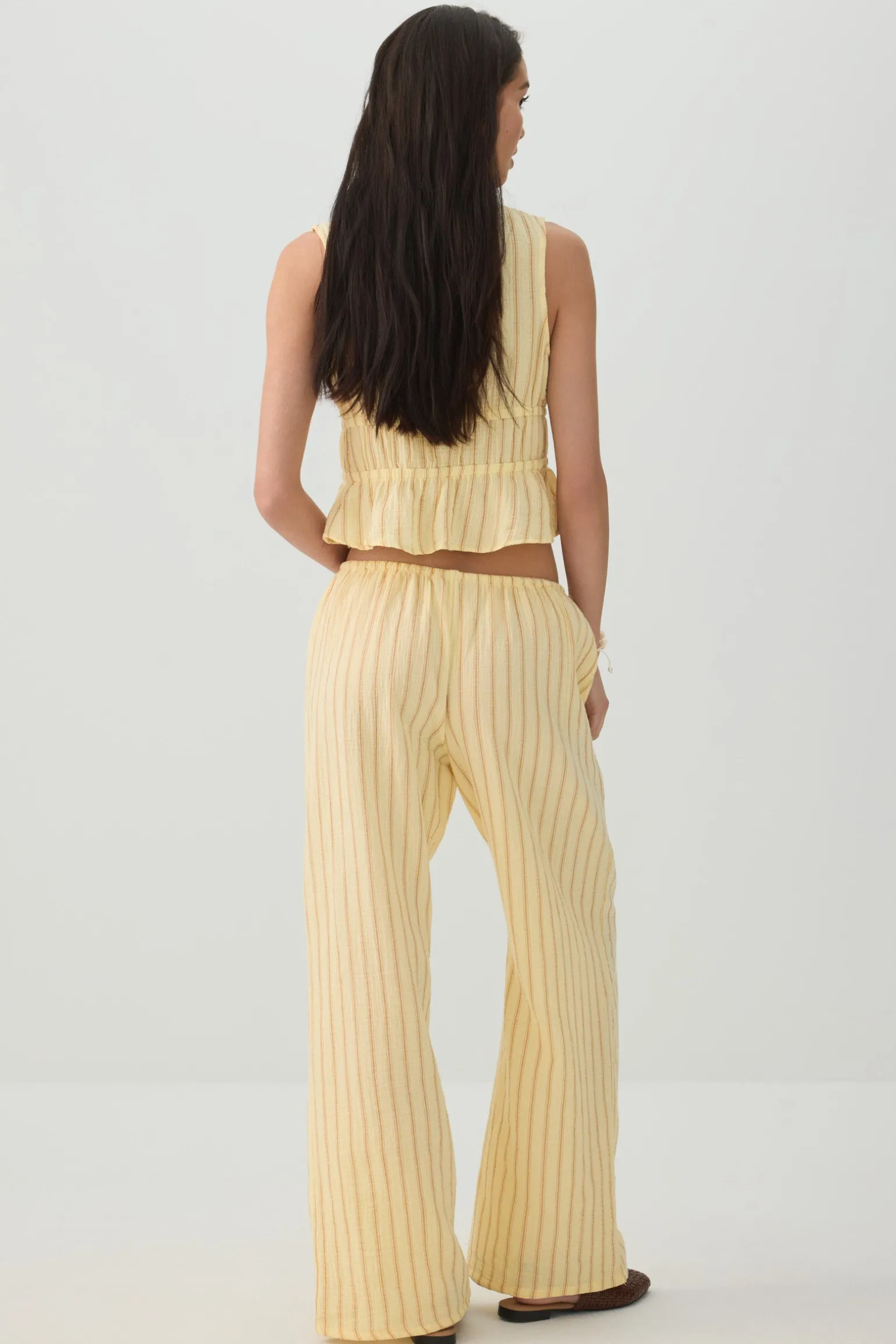 Mid Rise Pull On Wide Leg Pant