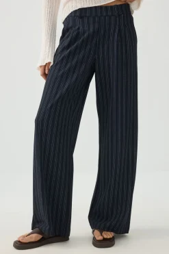 Pleated Pull On Wide Leg Trouser