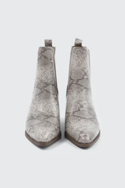 Pointy Toe Chelsea Boots