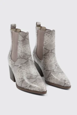 Pointy Toe Chelsea Boots