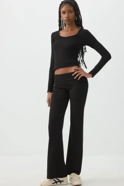 Stretch Rib Scoop Neck Long Sleeve Top