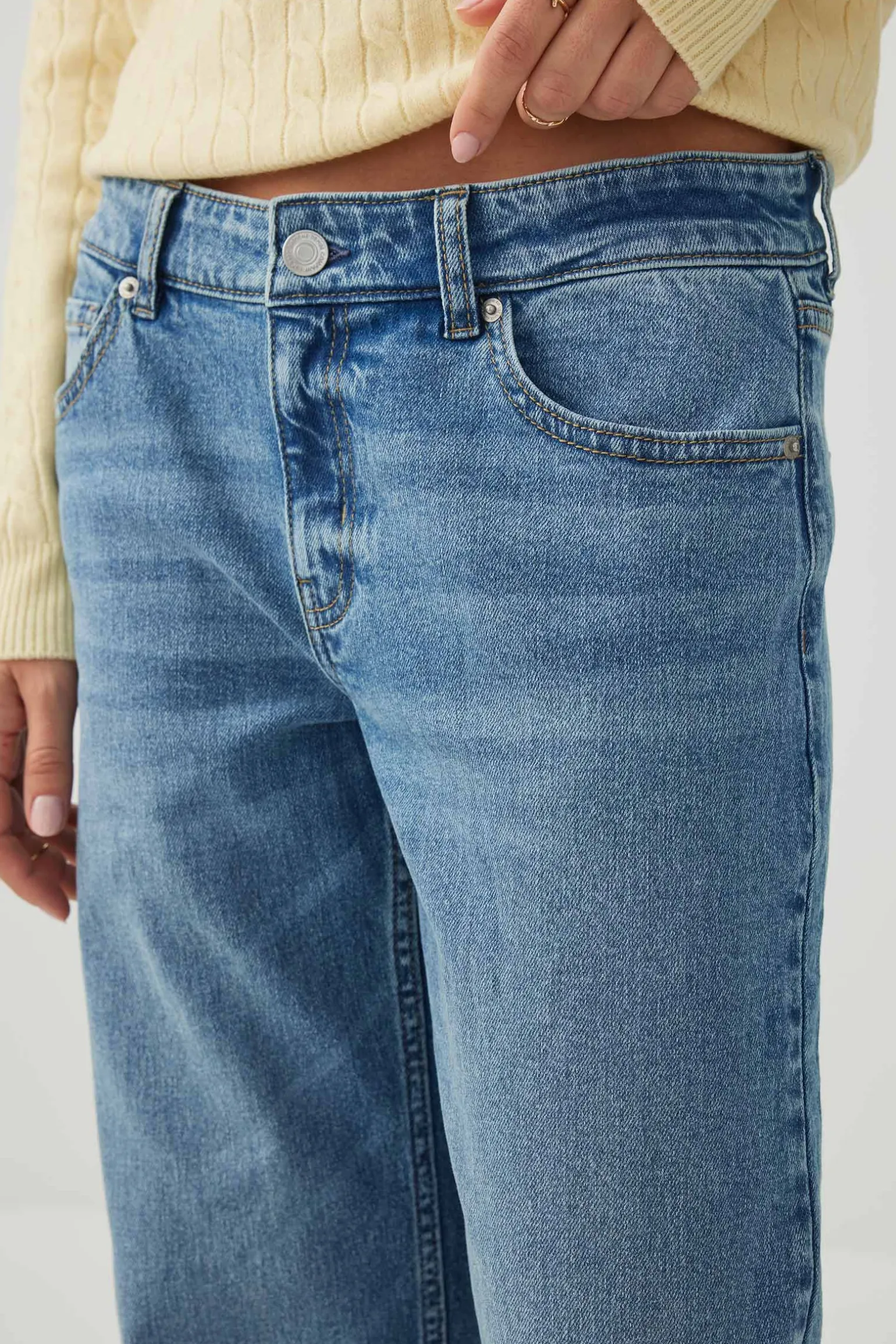 The Era Mid Rise Straight Jean