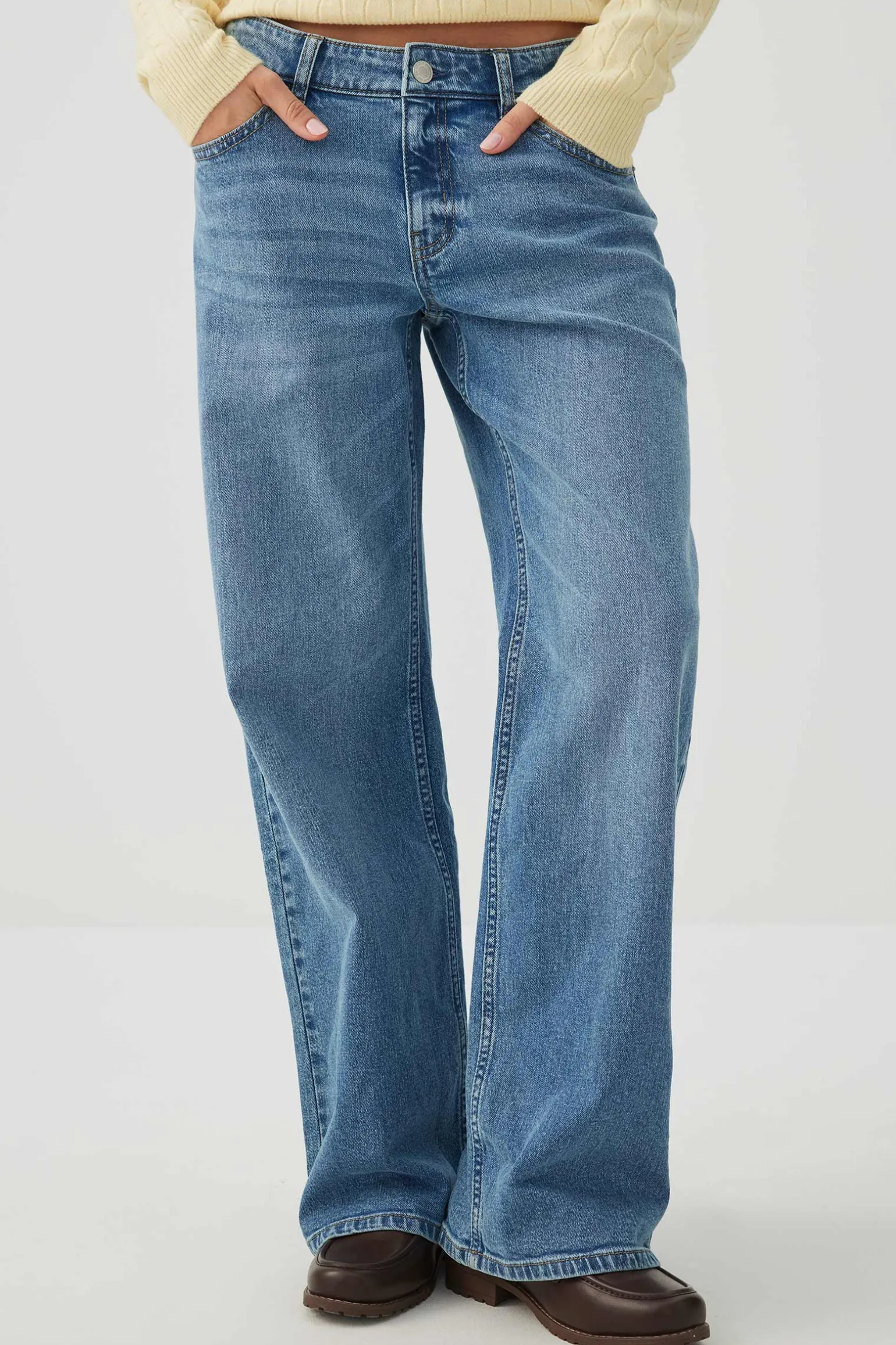 The Era Mid Rise Straight Jean