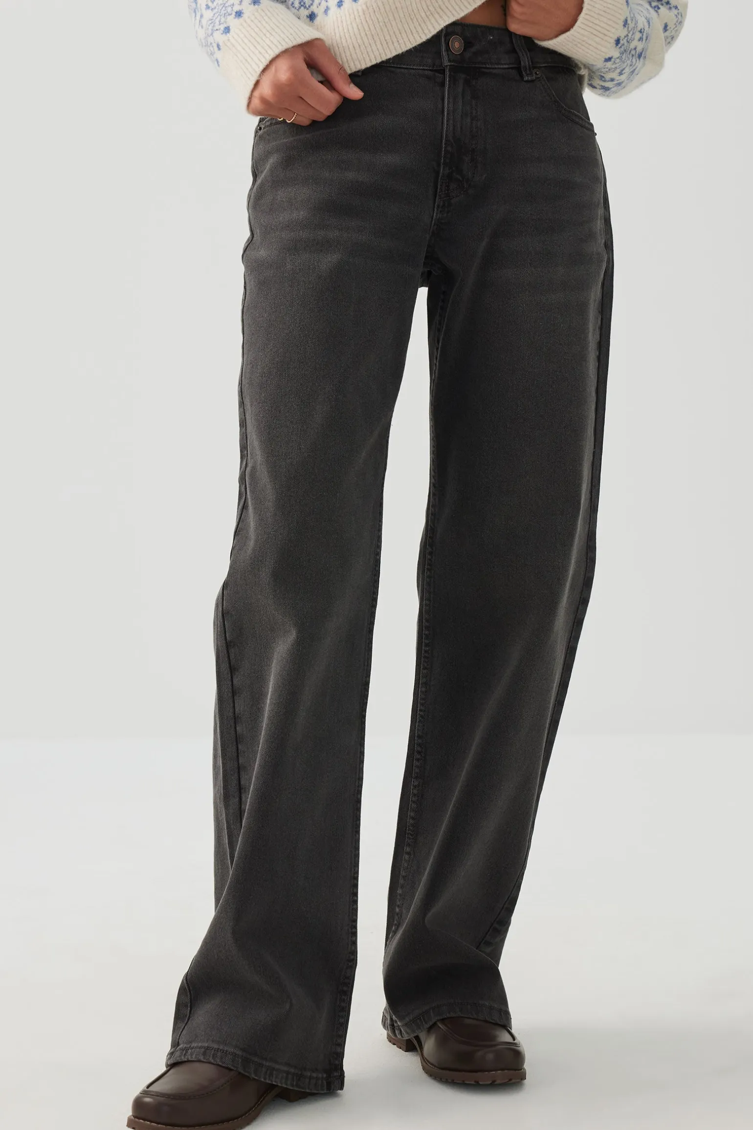 The Era Mid Rise Straight Jean