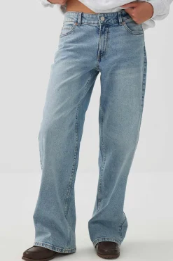 The Era Mid Rise Straight Jean