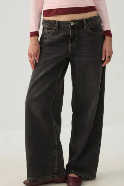 The Off-Duty Fit Low Rise Wide Leg Jean