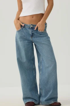 The Off-Duty Fit Low Rise Wide Leg Jean