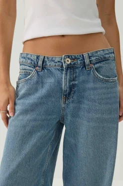 The Off-Duty Fit Low Rise Wide Leg Jean