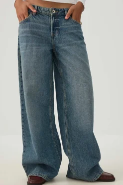 The Off-Duty Fit Low Rise Wide Leg Jean