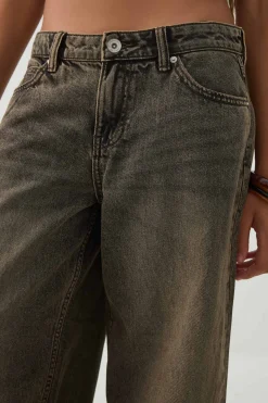 The Off-Duty Fit Low Rise Wide Leg Jean