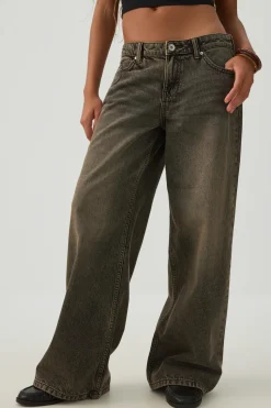 The Off-Duty Fit Low Rise Wide Leg Jean