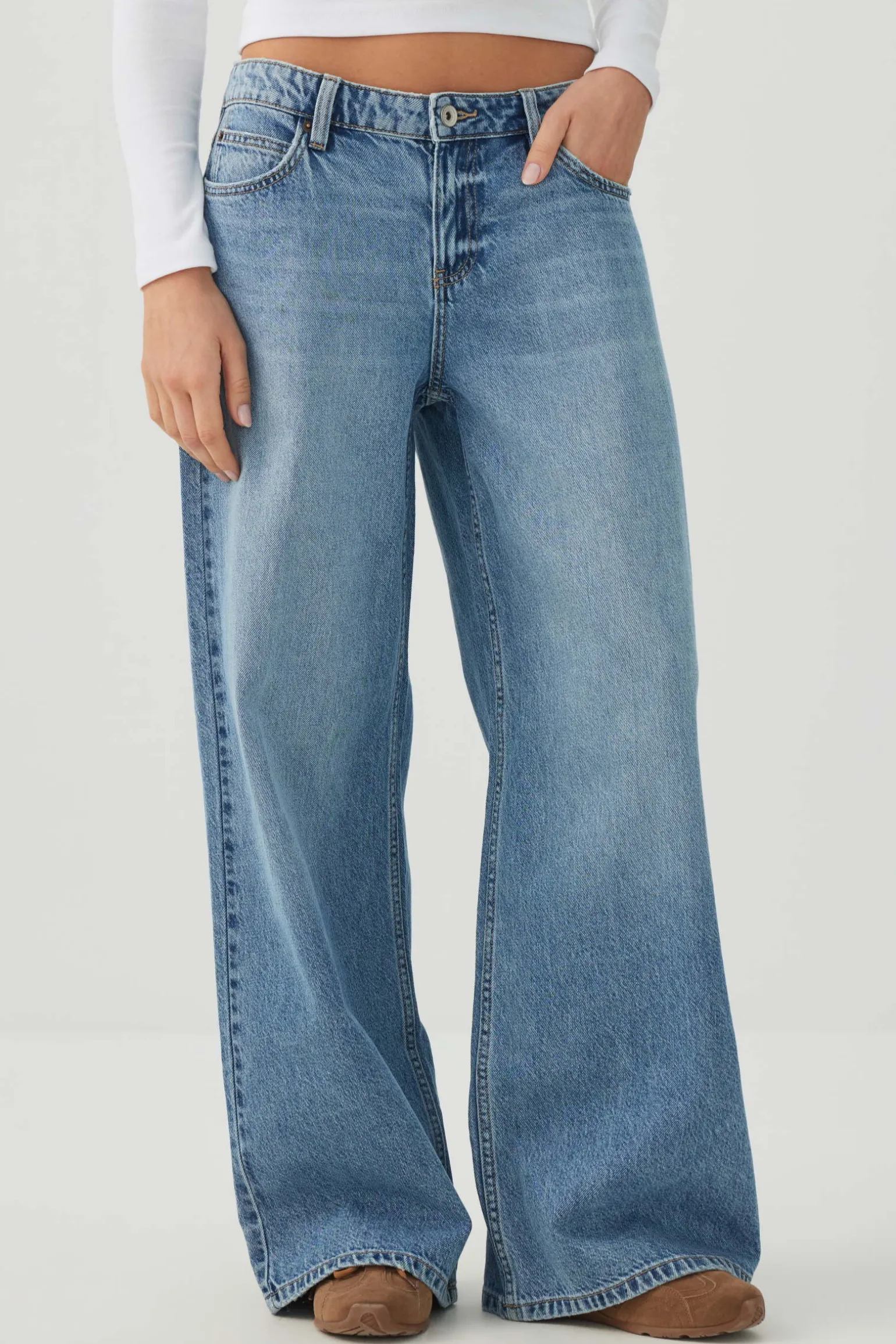 The Off-Duty Low Rise Wide Leg Jean