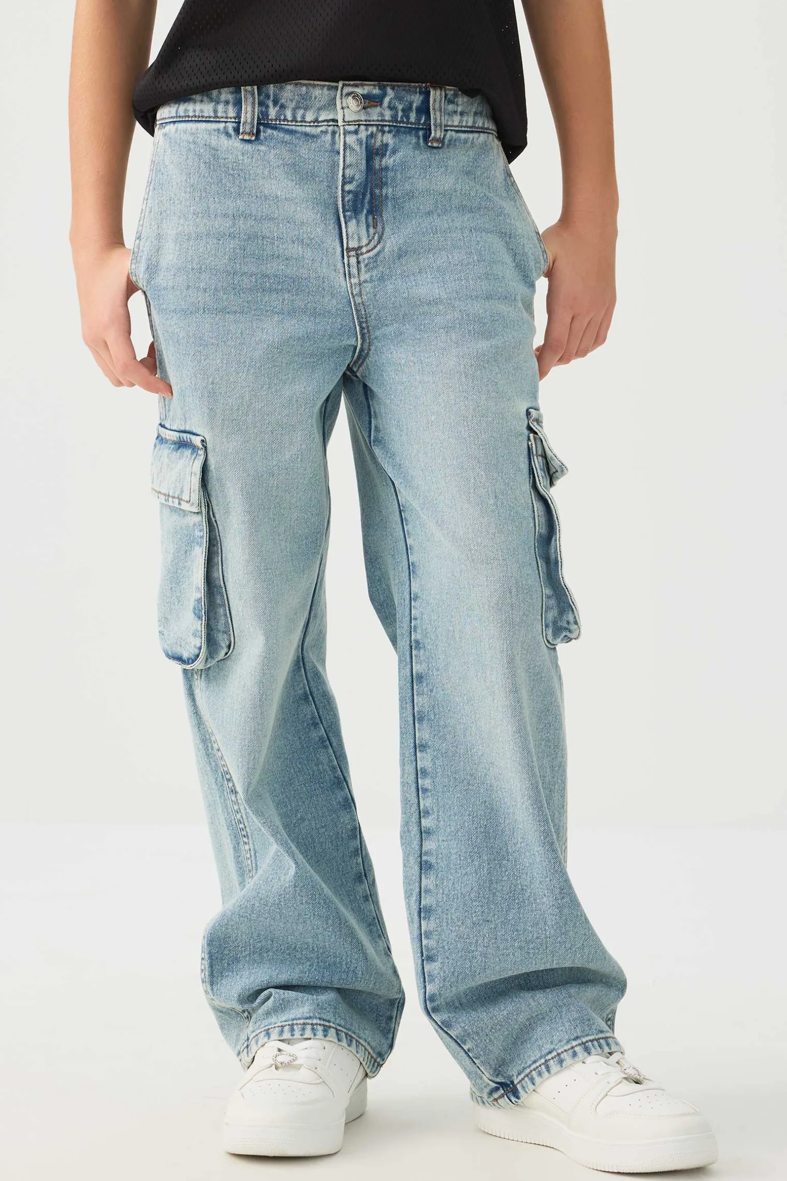 Wide Leg Cargo Jeans