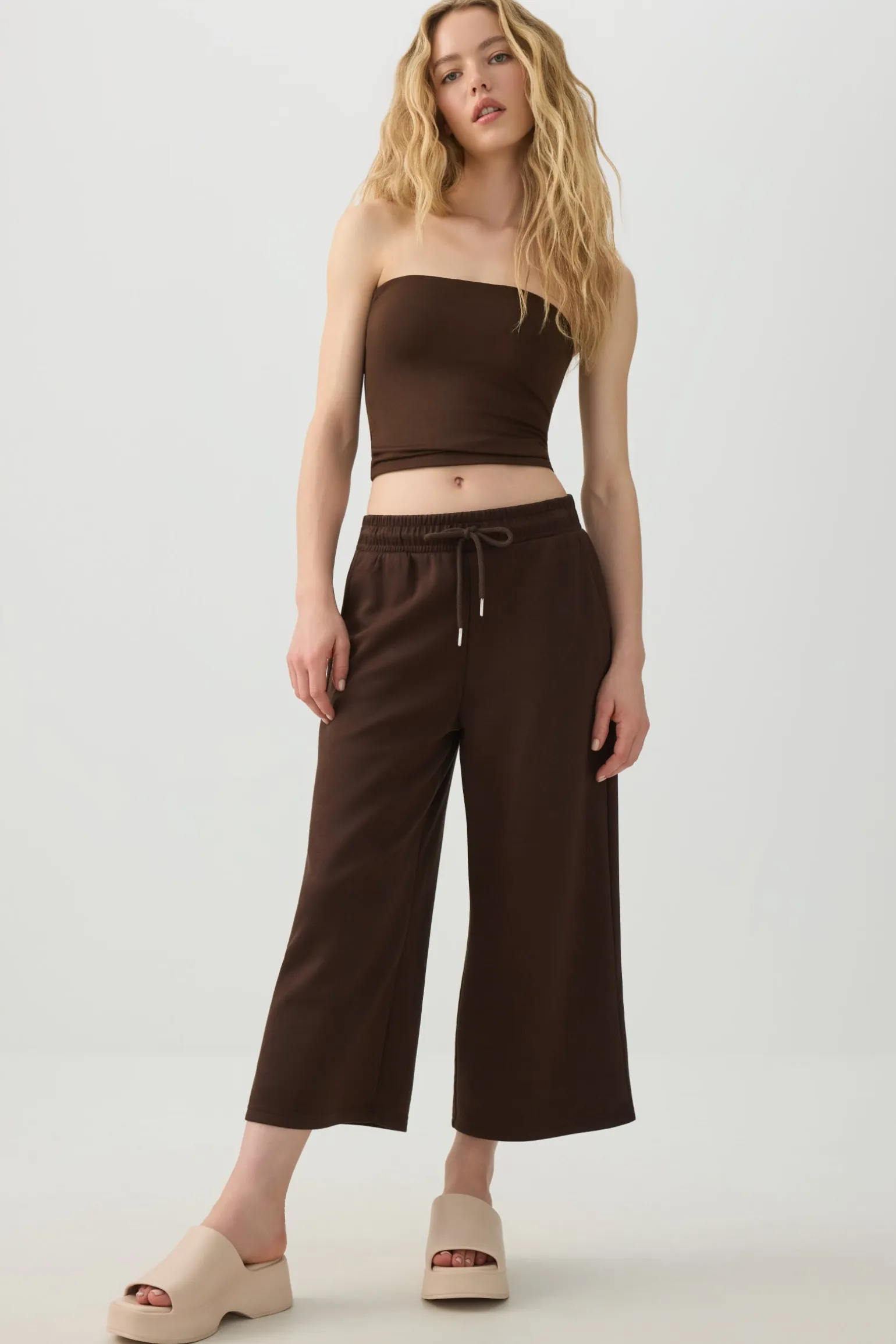 Wide Leg Pull On Capris