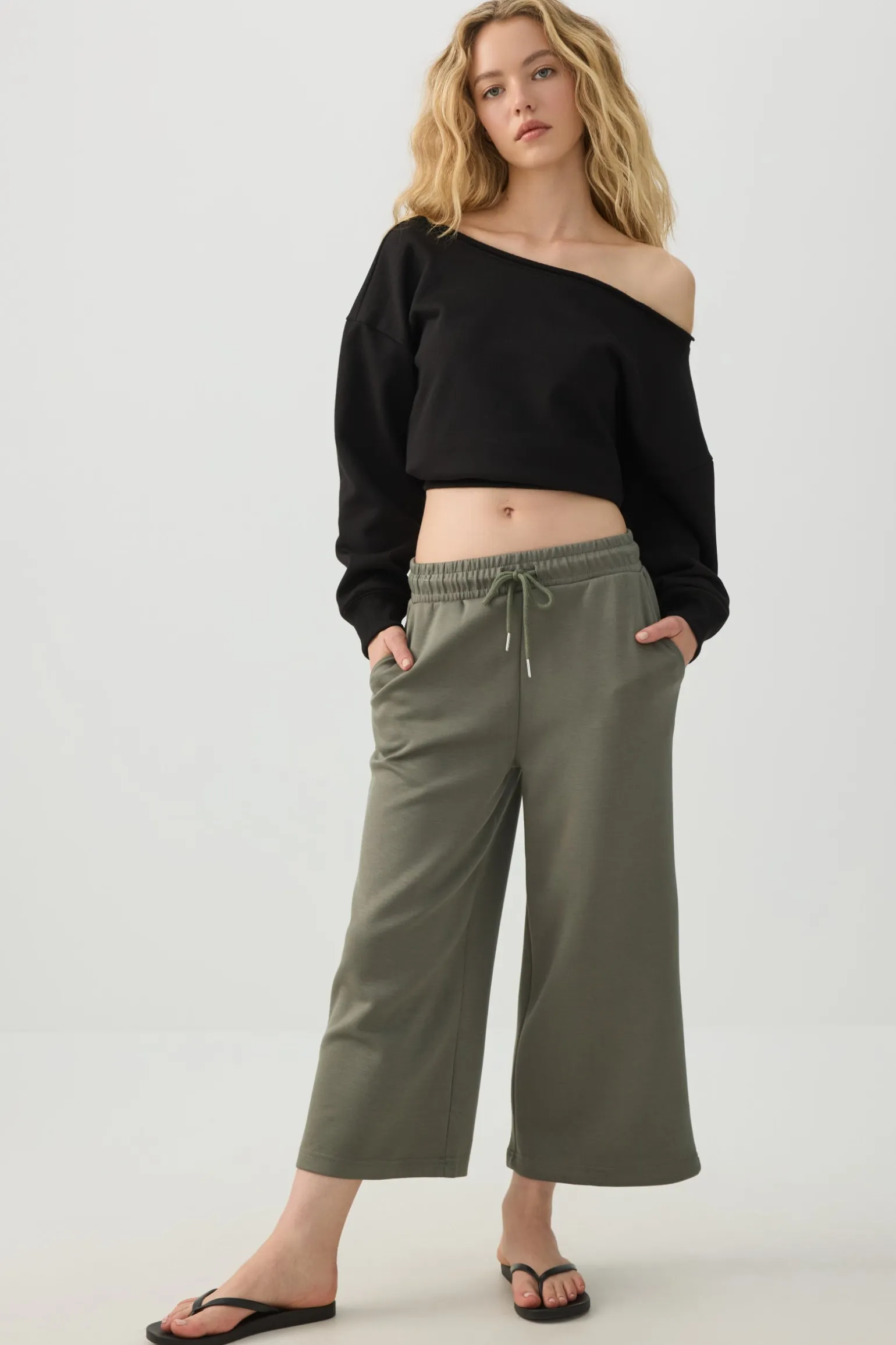 Wide Leg Pull On Capris