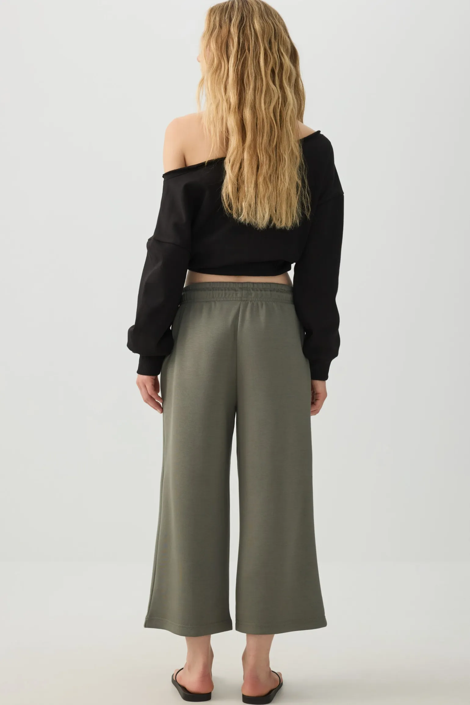 Wide Leg Pull On Capris
