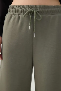 Wide Leg Pull On Capris